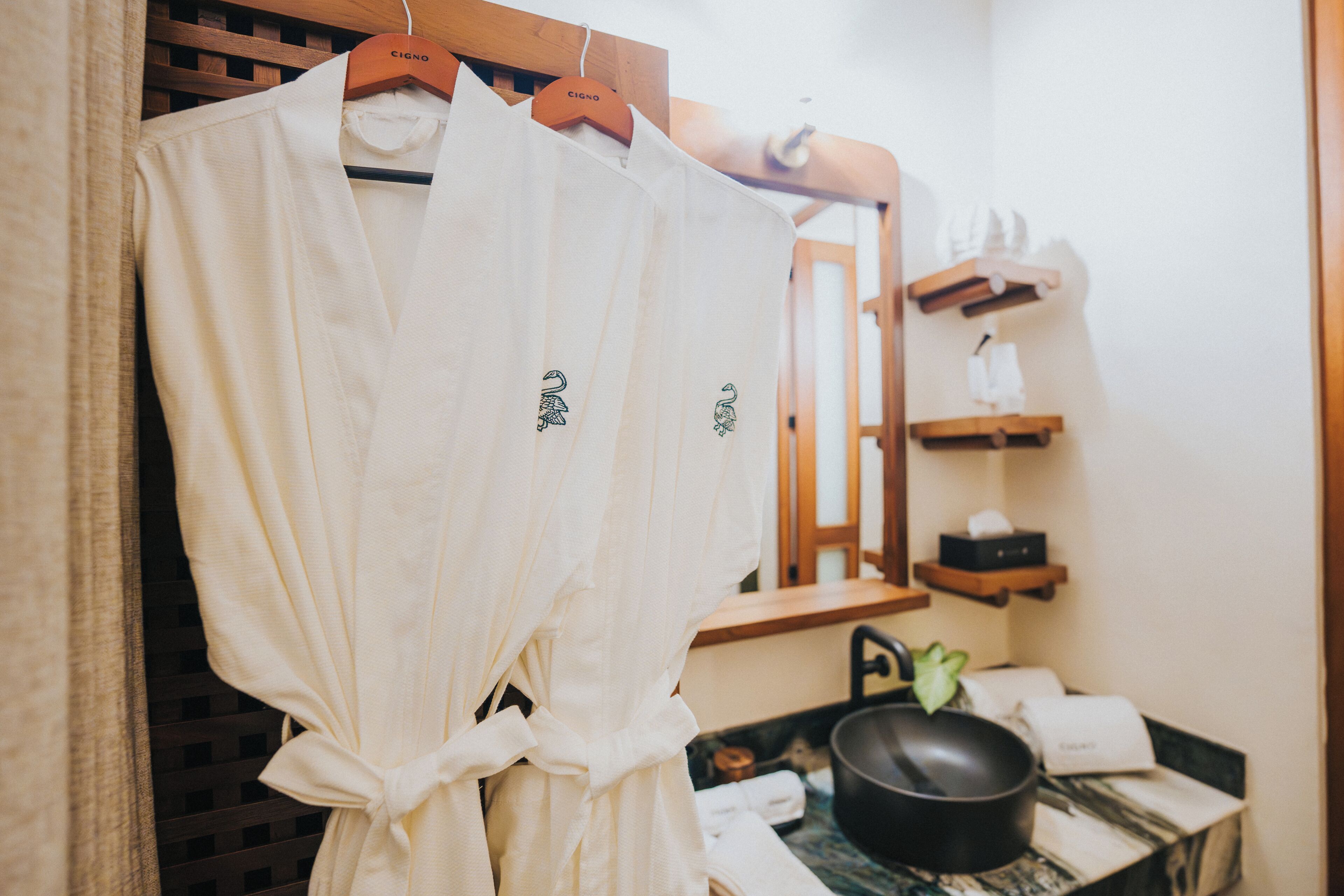 Classic Room King | Bathroom | Hair dryer, bathrobes, towels, soap