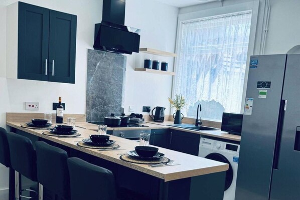 Fridge, microwave, oven, stovetop