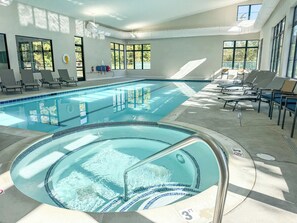 Una piscina techada, una piscina climatizada