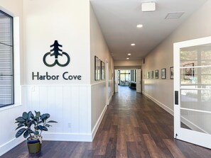 Interior - Harbor Springs Adventure Base—Beach, Trails & Skiing (Harbor Springs)