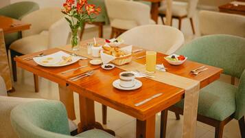 Free daily continental breakfast