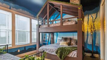 Iron/ironing board, travel cot, free WiFi, bed sheets