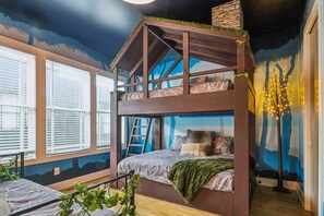 Iron/ironing board, travel cot, free WiFi, bed sheets - Swiftie Dream House-Rooftop Patio-Mins to Broadway (Nashville)