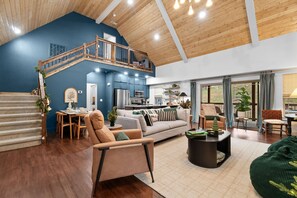Smart TV, fireplace, video games - Scenic Cabin Retreat • Resort Amenities • Near Thunder Ridge • Sleeps 8 (Hollister)