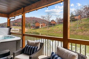 Outdoor spa tub - Scenic Cabin Retreat • Resort Amenities • Near Thunder Ridge • Sleeps 8 (Hollister)