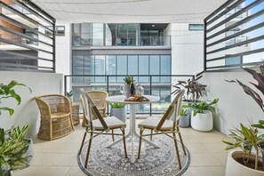 Outdoor dining - 5min stroll to QPAC & Southbank with free parking (South Brisbane)