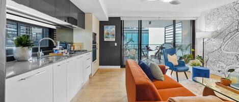 المنشأة من الداخل