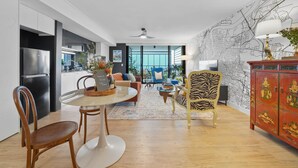 Interior - 5min stroll to QPAC & Southbank with free parking (South Brisbane)