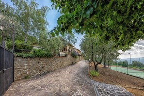 Property grounds - Tuscany Apt Marta Private Pool&Tennis 6, Loro Ciuffenna, Italy (Loro Ciuffenna)