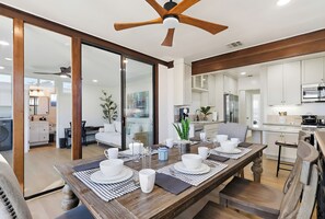 Dining - Serene 3-bedroom house in Redondo Beach perfect for relaxing stays (Redondo Beach)
