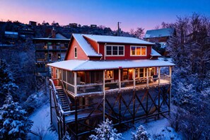 Exterior - Incredible Views/Hot Tub/Game Room/Daybed Swing - Three Lazy Bears (Gatlinburg)