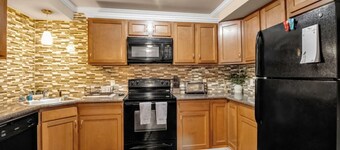 Spacious 3 bed/3 bath  Apartment No stairs