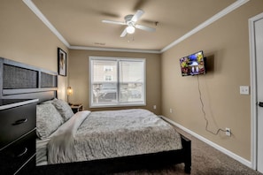 Desk, iron/ironing board, WiFi, bed sheets - Spacious 3 bed/3 bath  Apartment No stairs (Buffalo)