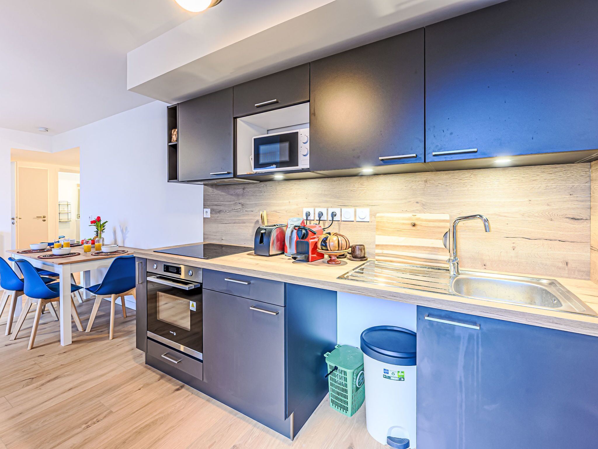 Fridge, microwave, oven, cookware/dishes/utensils