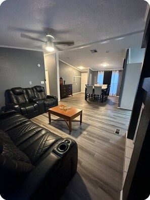 TV - "Mi rancho" Sandía peak ski area, a solo 15 millas (Edgewood)