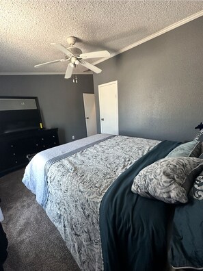 Iron/ironing board, WiFi, bed sheets - "Mi rancho" Sandía peak ski area, a solo 15 millas (Edgewood)