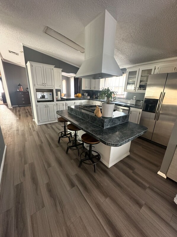 Microwave, oven, stovetop, dishwasher - "Mi rancho" Sandía peak ski area, a solo 15 millas (Edgewood)