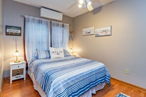 Iron/ironing board, WiFi, bed sheets - Cayuga Waterfront | Al Fresco Dining | 14 Guests (Cayuga)