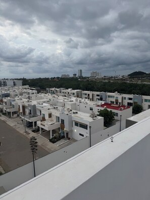 Property grounds - Spacious 2 bedroom apartment in pleasant Mazatlán with 9 albercas (Mazatlán)