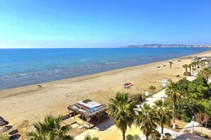 Una spiaggia nelle vicinanze