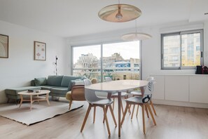 TV, stereo - Blueground | Chaillot, city view, nr Eiffel Tower (Paris)
