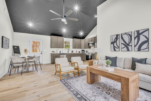 INN@I-40 Stylish 3 bedroom house in delightful Dickson