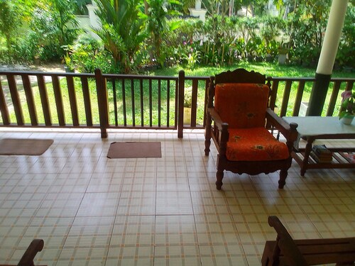 Avinka Villa  2-bedroom apartment with AC in charming Unawatuna