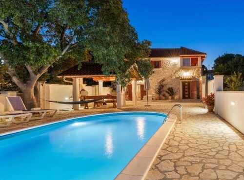 The Grandfather Villa Heated Pool Retreat