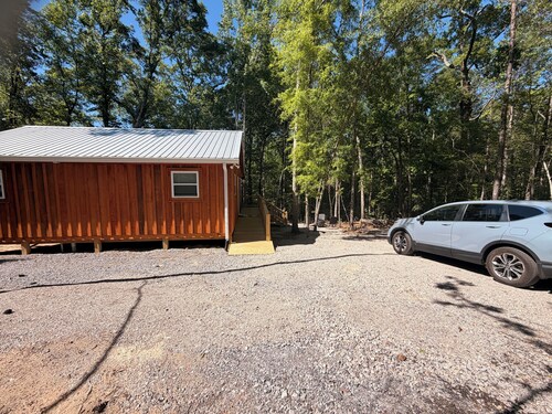 Peaceful 2BR cabin between Montgomery & Troy, AL with trails and stocked pond