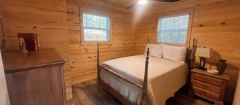 Peaceful 2BR cabin between Montgomery & Troy, AL with trails and stocked pond