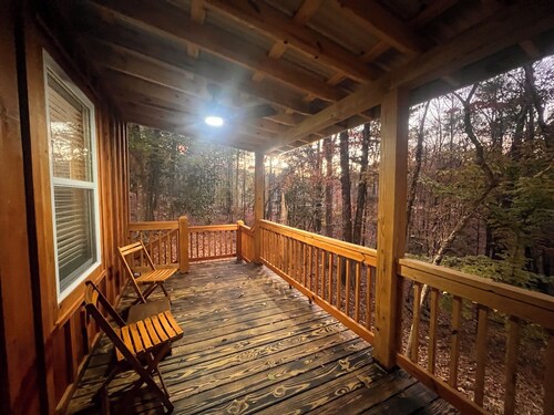 Peaceful 2BR cabin between Montgomery & Troy, AL with trails and stocked pond