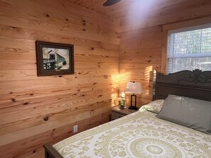 Strykjärn/strykbräda, wi-fi och sängkläder