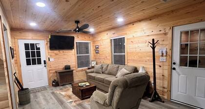 Peaceful 2BR cabin between Montgomery & Troy, AL with trails and stocked pond