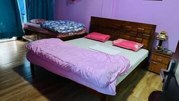 Deluxe Double Room, Mountain View | Desk, free WiFi
