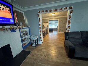 Interior - Fantastic 5-bedroom house with AC in charming Highland Park (Highland Park)