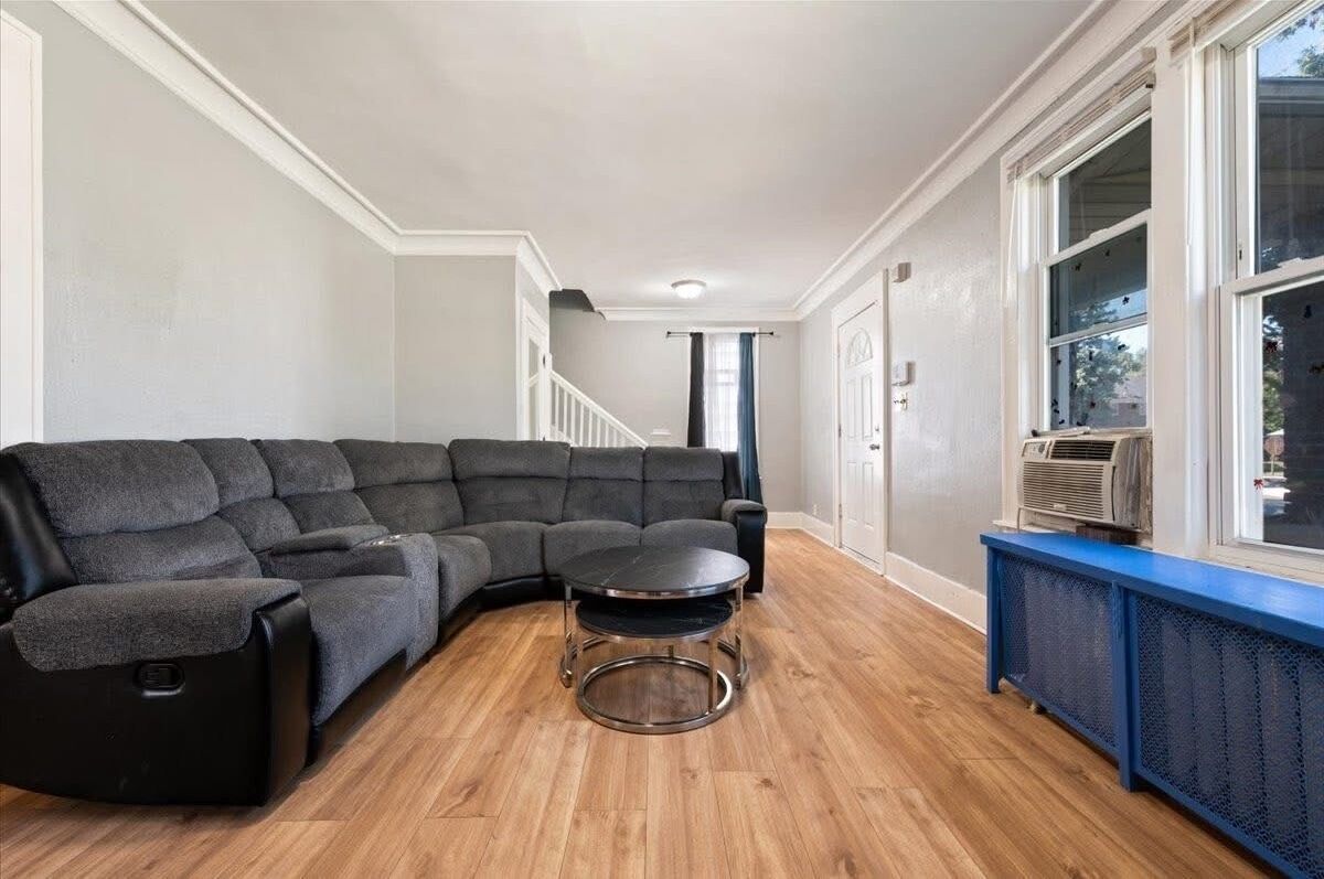 Televisión y chimenea 