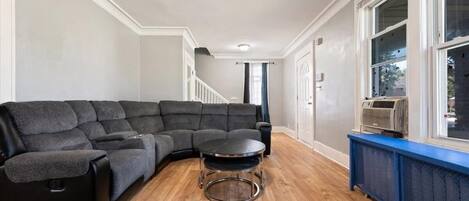 Televisión y chimenea