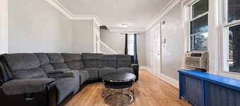 Fantastic 5-bedroom house with AC in charming Highland Park