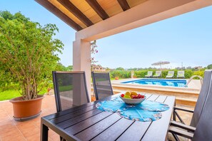 Outdoor dining - SA PLANA DE BAIX - Cozy house in Son Servera with free wifi. (Son Servera)