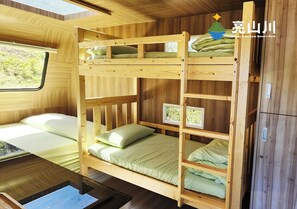 Familien-Vierbettzimmer, Bergblick | Kostenloses WLAN