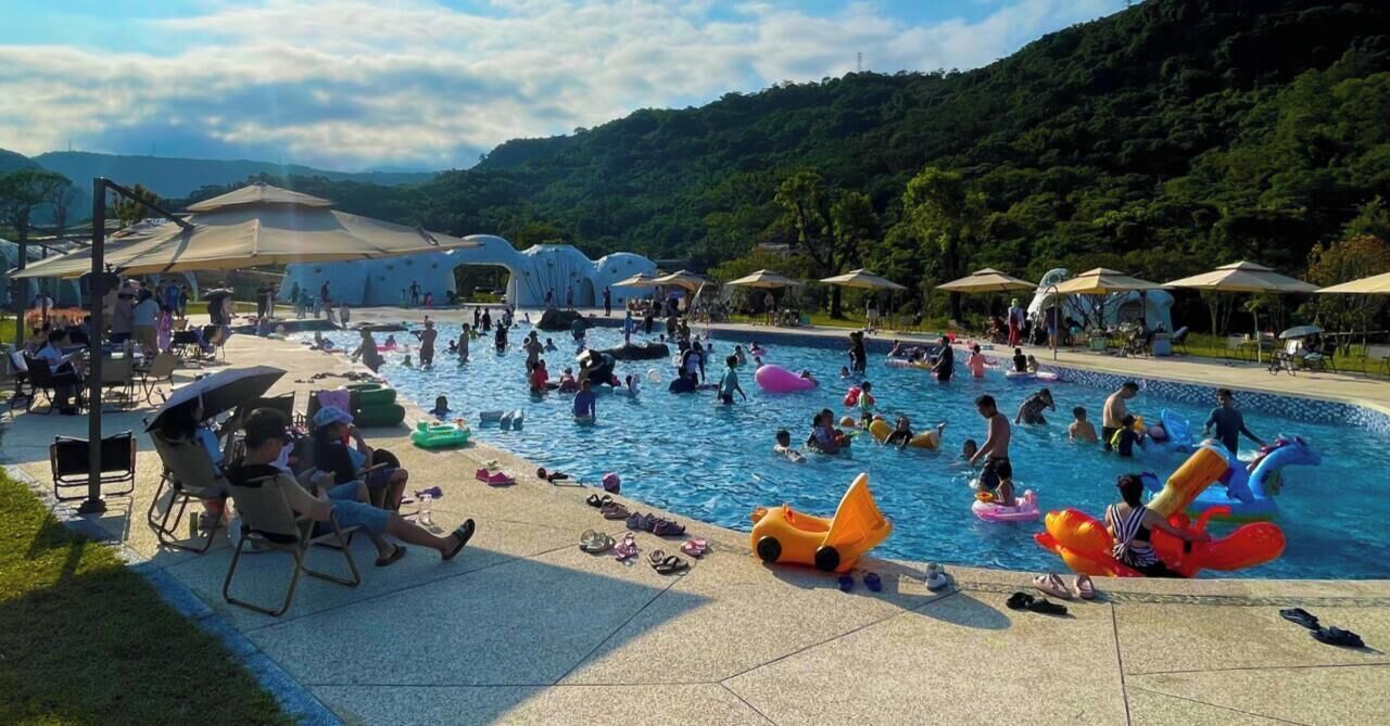 Seasonal outdoor pool