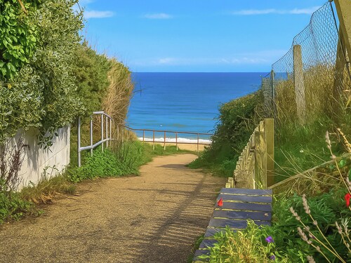 4 bedroom accommodation in California