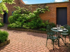 Outdoor dining - The Coach House - UK50884 (North Walsham)
