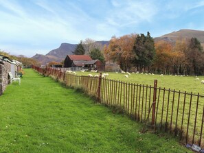 Property grounds - 3 bedroom accommodation in Nantlle, near Caernarfon (Nantlle, near Caernarfon)