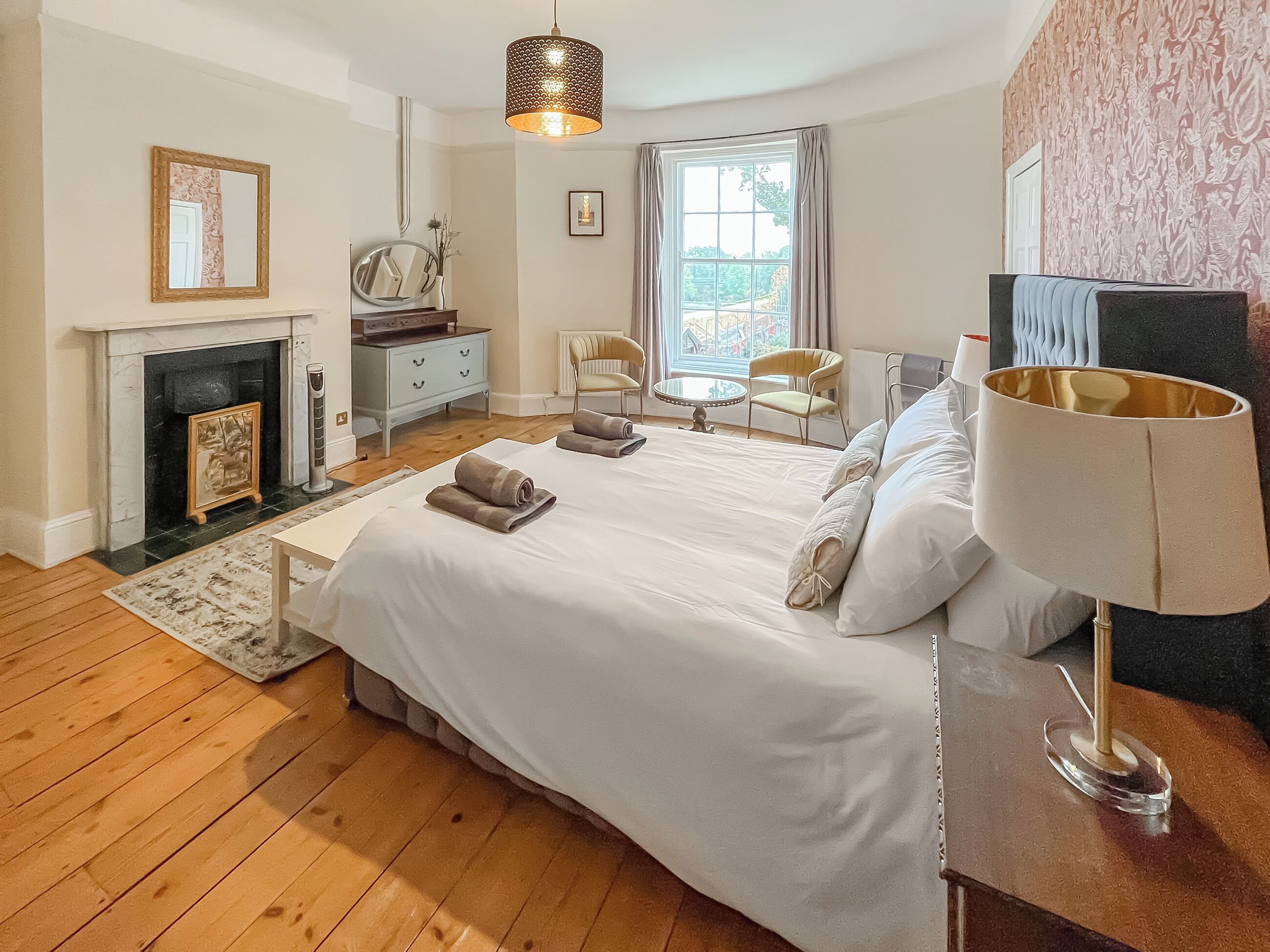 6 makuuhuonetta, ilmainen Wi-Fi