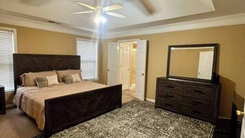 5 habitaciones, tabla de planchar con plancha, wifi y ropa de cama