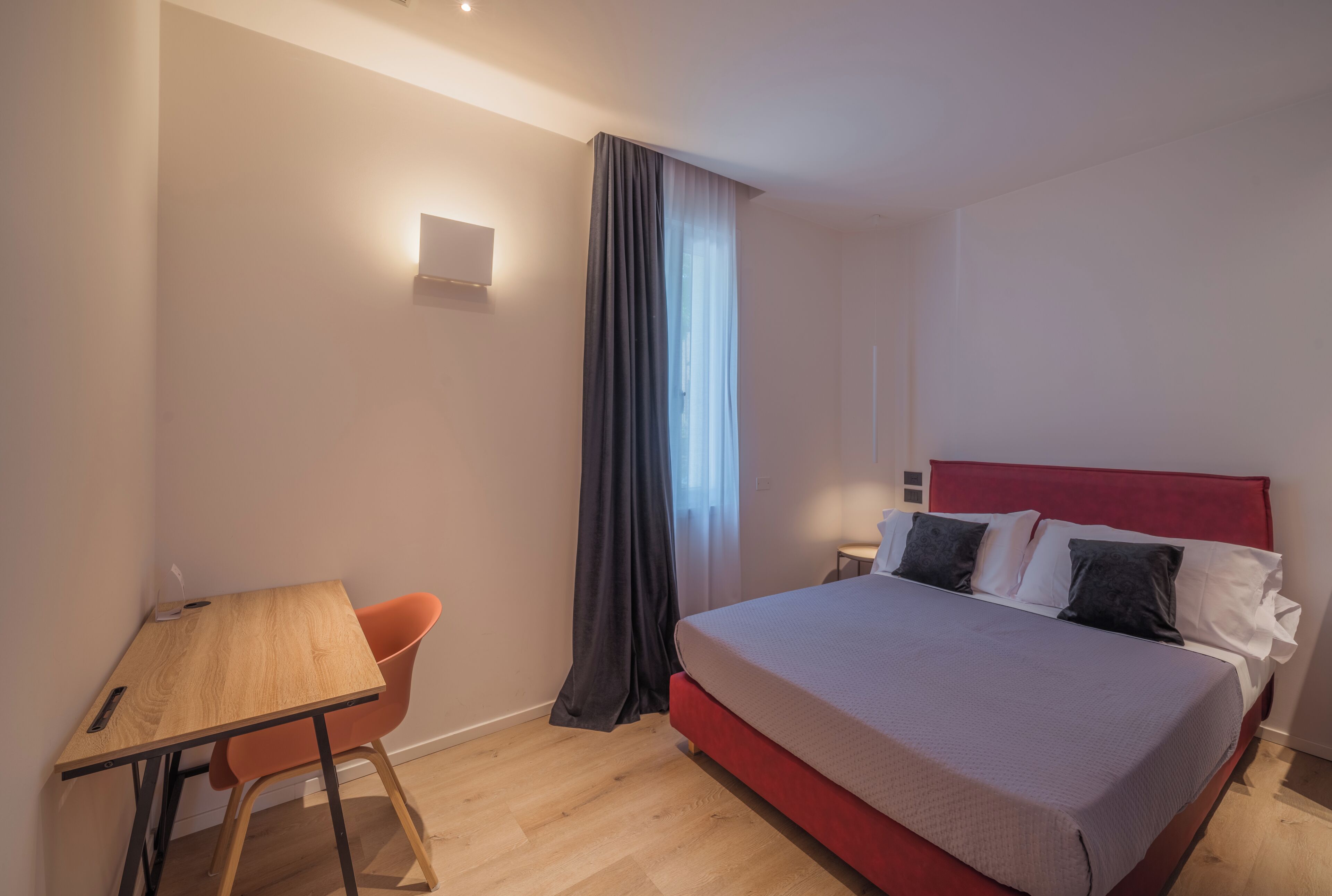 Camera Matrimoniale con Bagno Privato | Roupas de cama premium, edredons de pluma