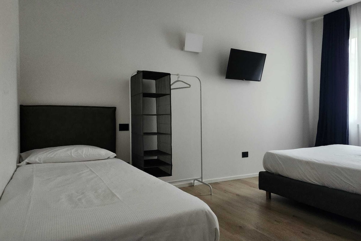 مكتب وواي فاي مجانًا وملاءات أسرّة