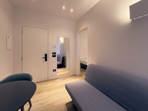 Suite | Desk, free WiFi, bed sheets