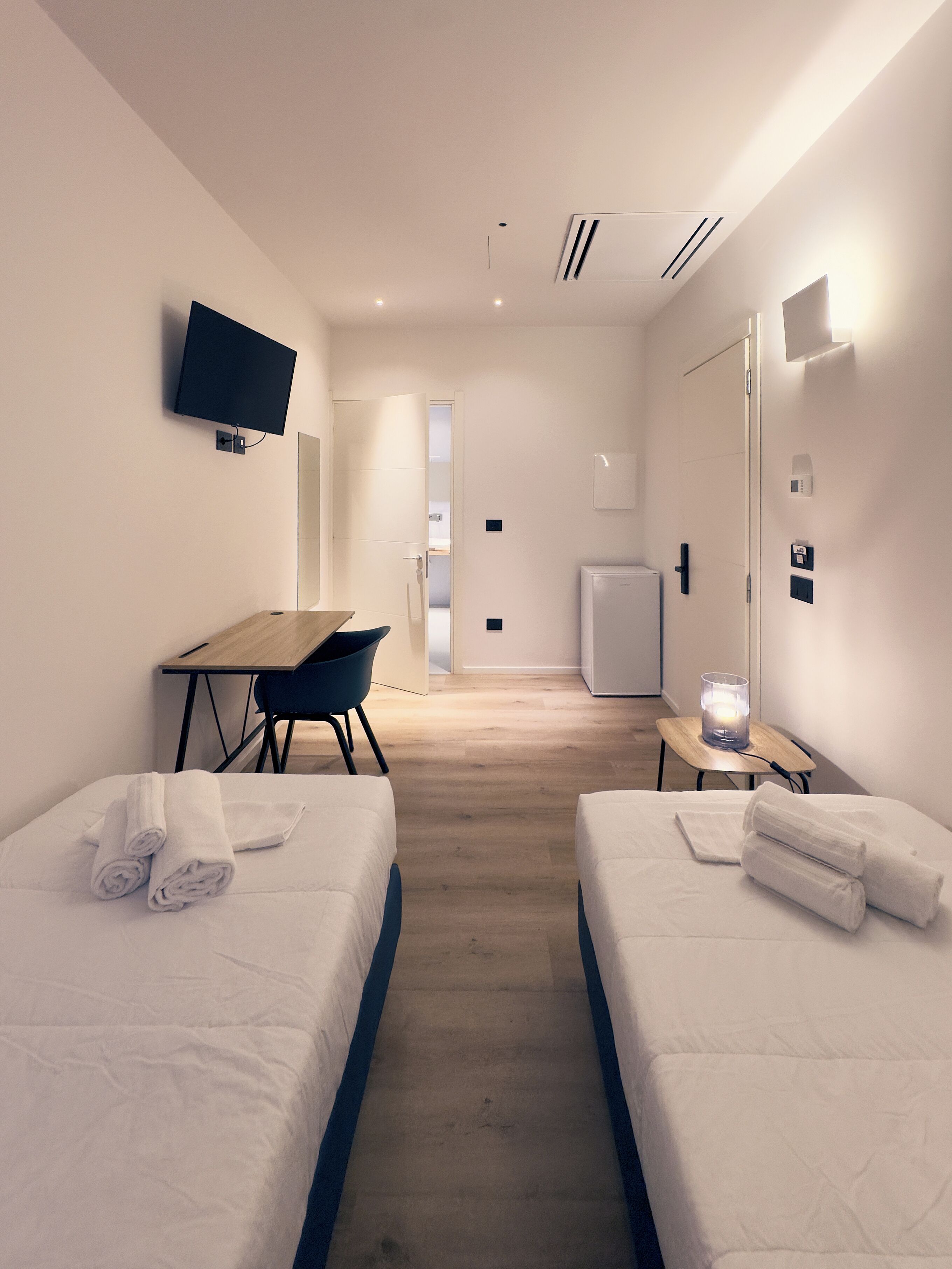 Camera Doppia con Letti Singoli con Bagno Privato | Escritorio, wifi gratis y ropa de cama 